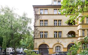 Stylish Loft Apartment Plus Selfcheckin Plus Street Parking